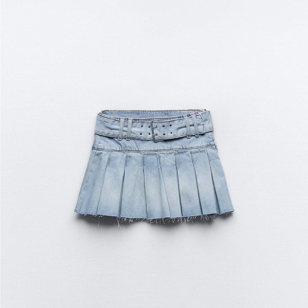 Zara mini denim skirt with belt. Size XL.